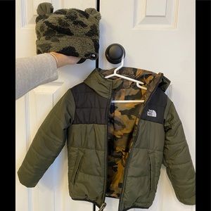 North face reversible jacket and matching hat.